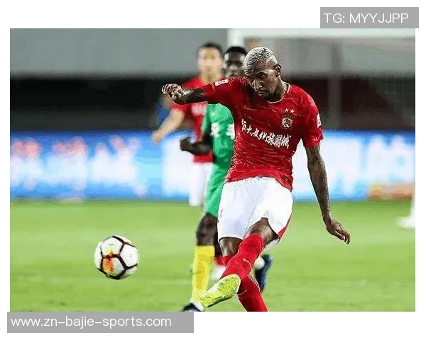 塔利斯卡完美帽子戏法展现转型中锋实力三次抢点三次破门左右脚头球俱佳